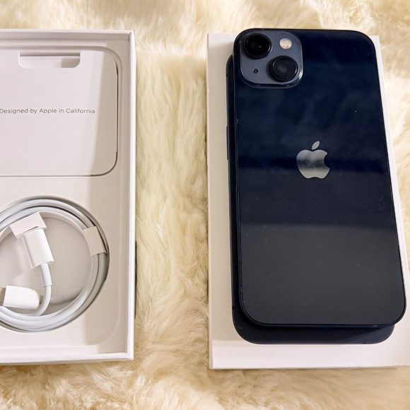 Brand new iPhone 13 128G Black, unlocked, only opened and activated, with warran - Picture 3 of 5